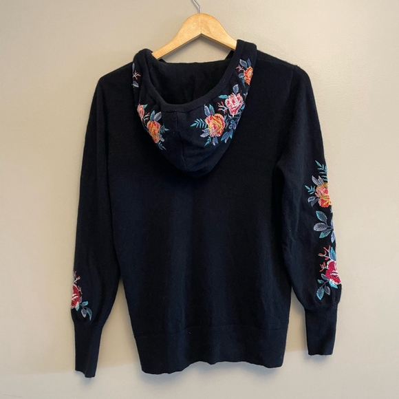 Johnny Was Cashmere Black and Red V-Neck Sweater with Floral Embroidery - Picture 4 of 6
